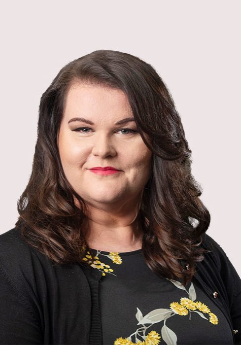 Lähikuvassa Petra O'Rourke.
